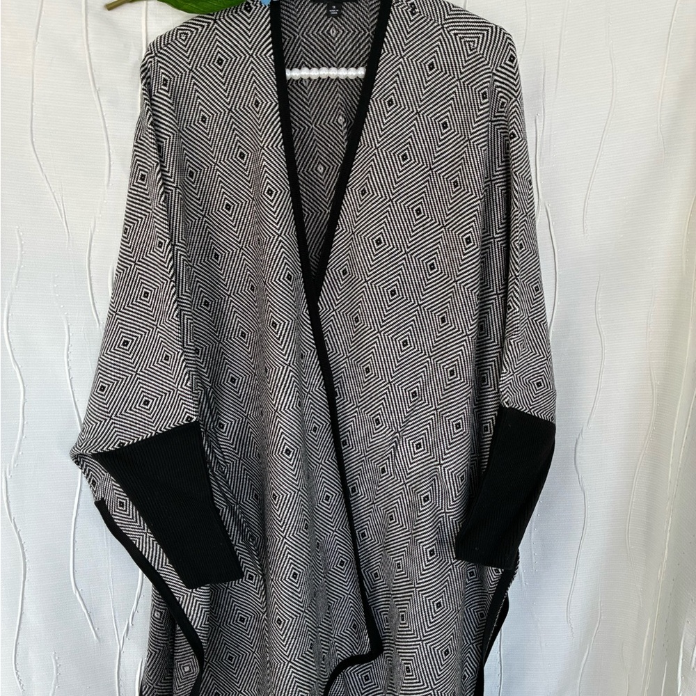 Alfani Black and White Geometric Women's Poncho